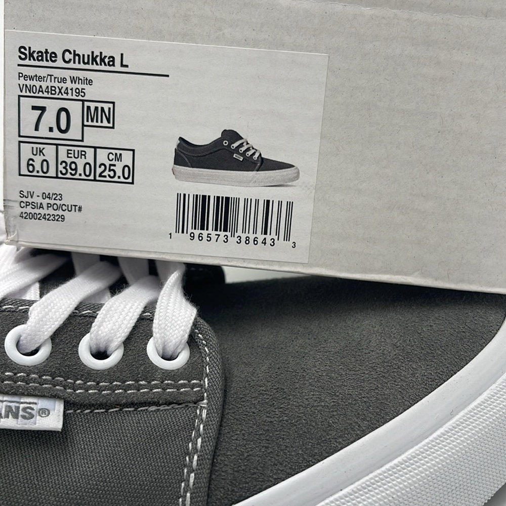 Vans Men's Gray Canvas Sneakers Skate Chukka L
Pewter/True White
VN0A4BX4195 - Picture 16 of 16